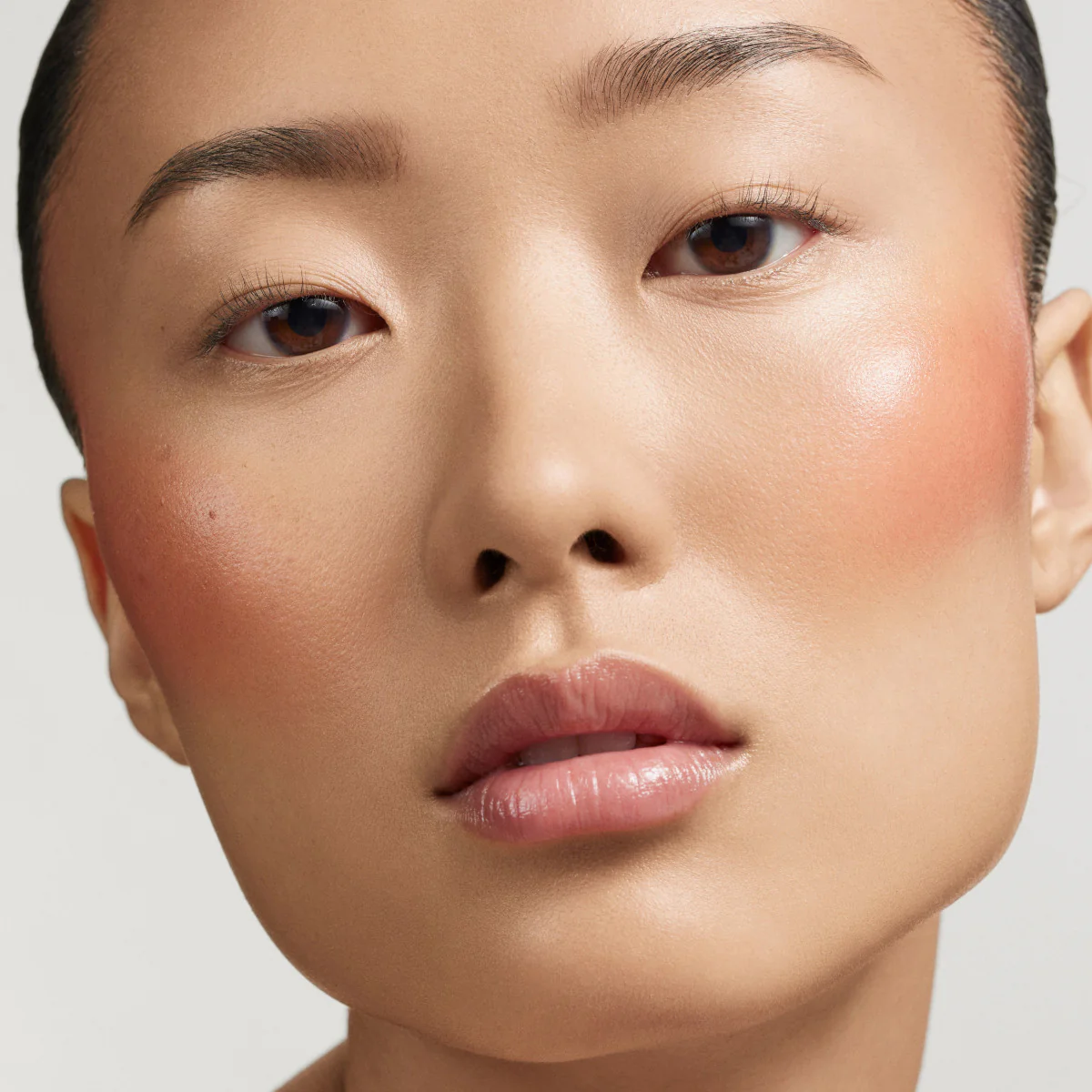 Legendary Glow: Blush & Setting Spray Duo - Image 11